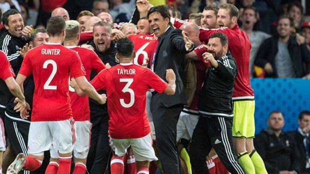 
                <strong>Wales vs. Belgien</strong><br>
                Der Sprung unter die besten vier Mannschaften zelebriert der EM-Debütant entsprechend.
              