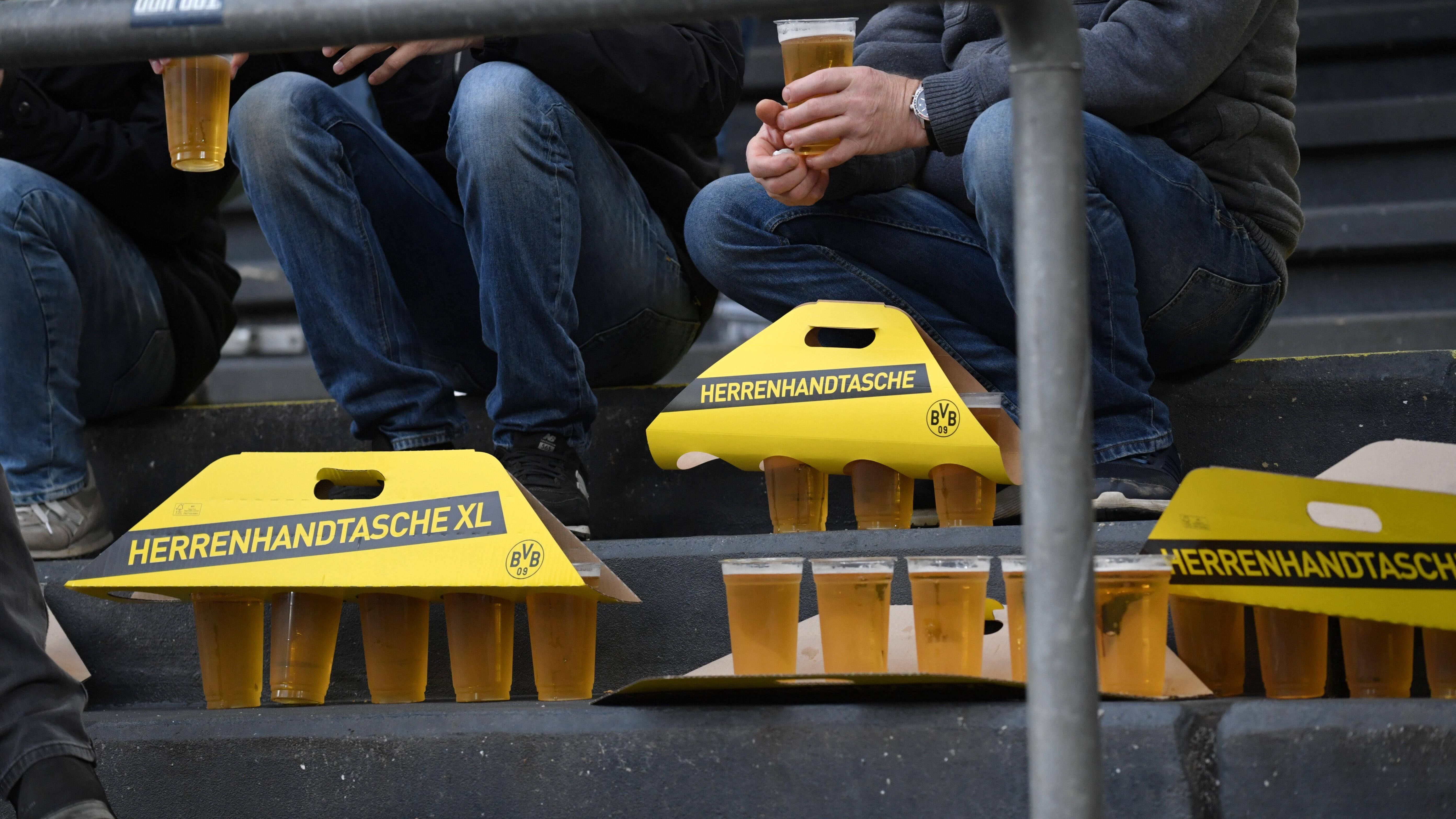 <strong>Promille-Grenzen in Bundesliga-Stadien</strong><br>Bier im Stadion gehört für viele zu einem Fußball-Spiel dazu. Doch in der sowieso oft schon aufgeheizten Stimmung einer Partie kann der Alkohol die Gemüter zusätzlich erhitzen. Deshalb werden Grenzen gesetzt. <em><strong>ran</strong></em> zeigt die Promille-Grenzen in den Bundesliga-Stadien. (Quelle: Bild)