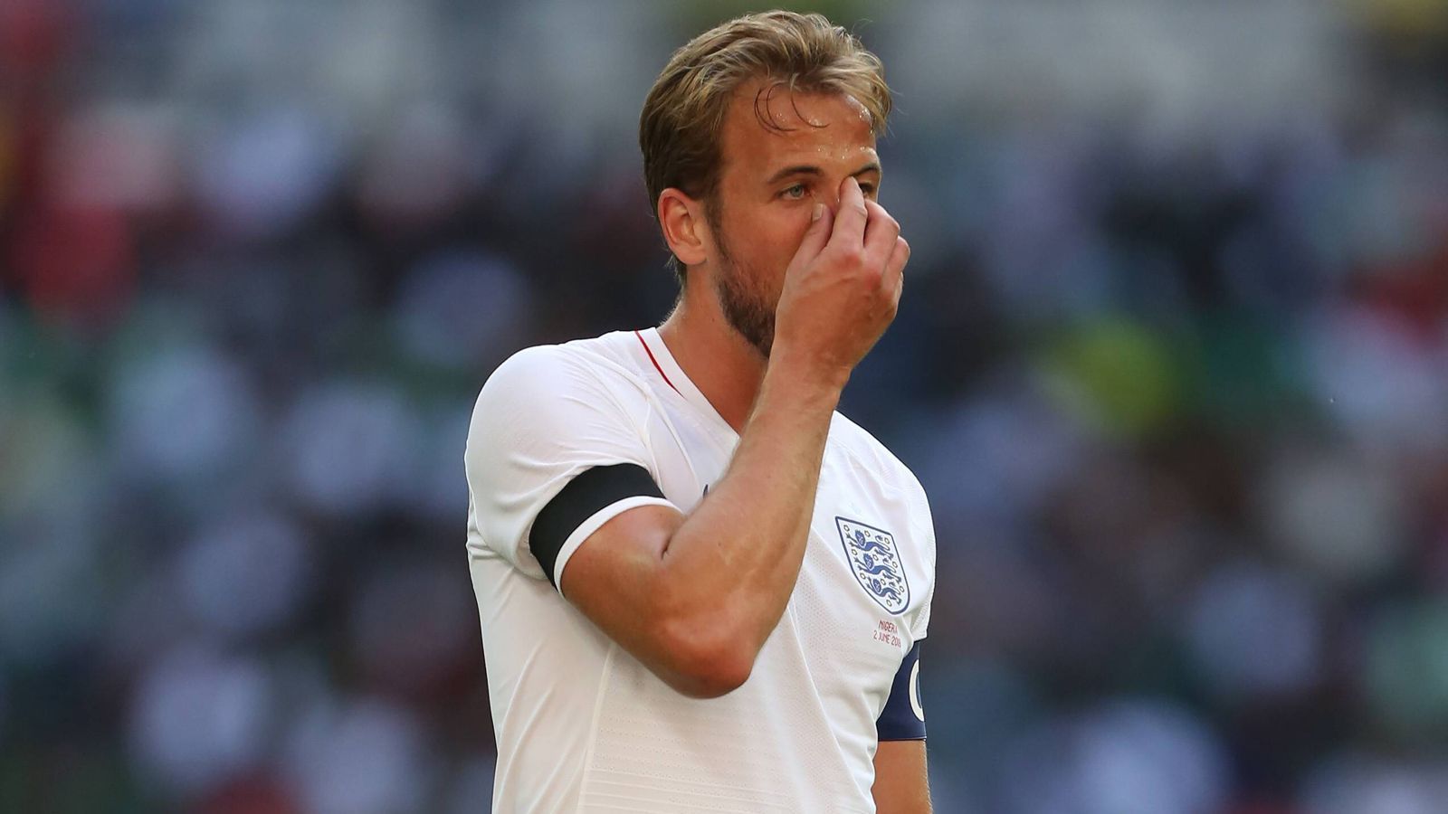 
                <strong>WM 2018: Die zehn schwersten Spieler des Turniers</strong><br>
                Da kann man sich schon mal an den Kopf greifen! Harry Kane wurde von der FIFA offiziell unter den zehn schwersten Spielern der WM 2018 in Russland gelistet - mit 98 Kilogramm Kampfgewicht. Das waren natürlich "Fake News". ran.de zeigt, wer neben dem englischen Kapitän noch zu den zehn schwersten Spielern der WM gehört.
              