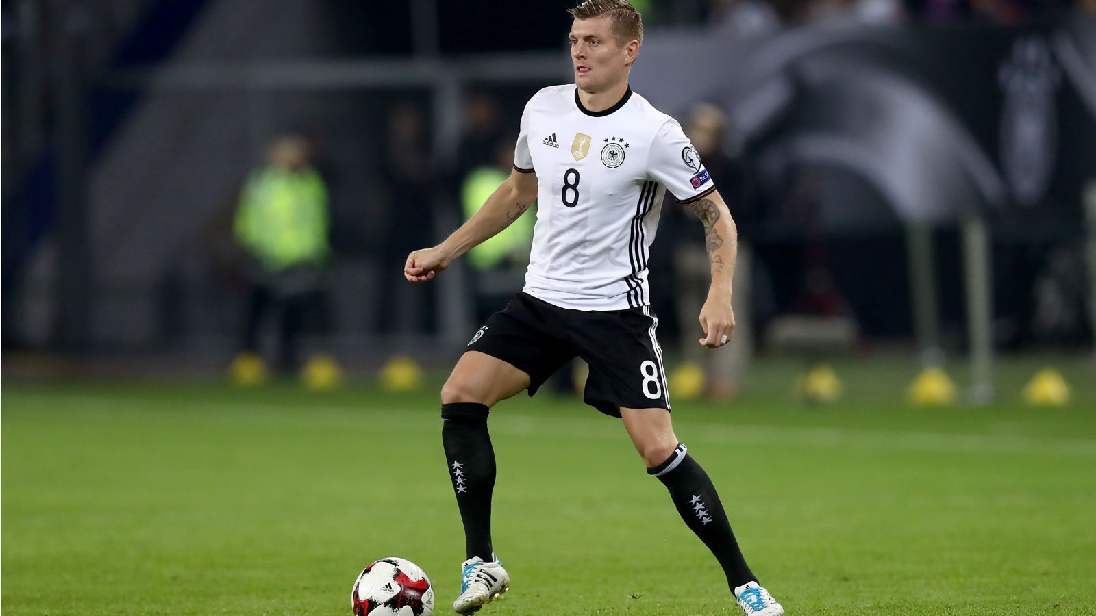 
                <strong>Toni Kroos</strong><br>
                Verein: Real Madrid
              