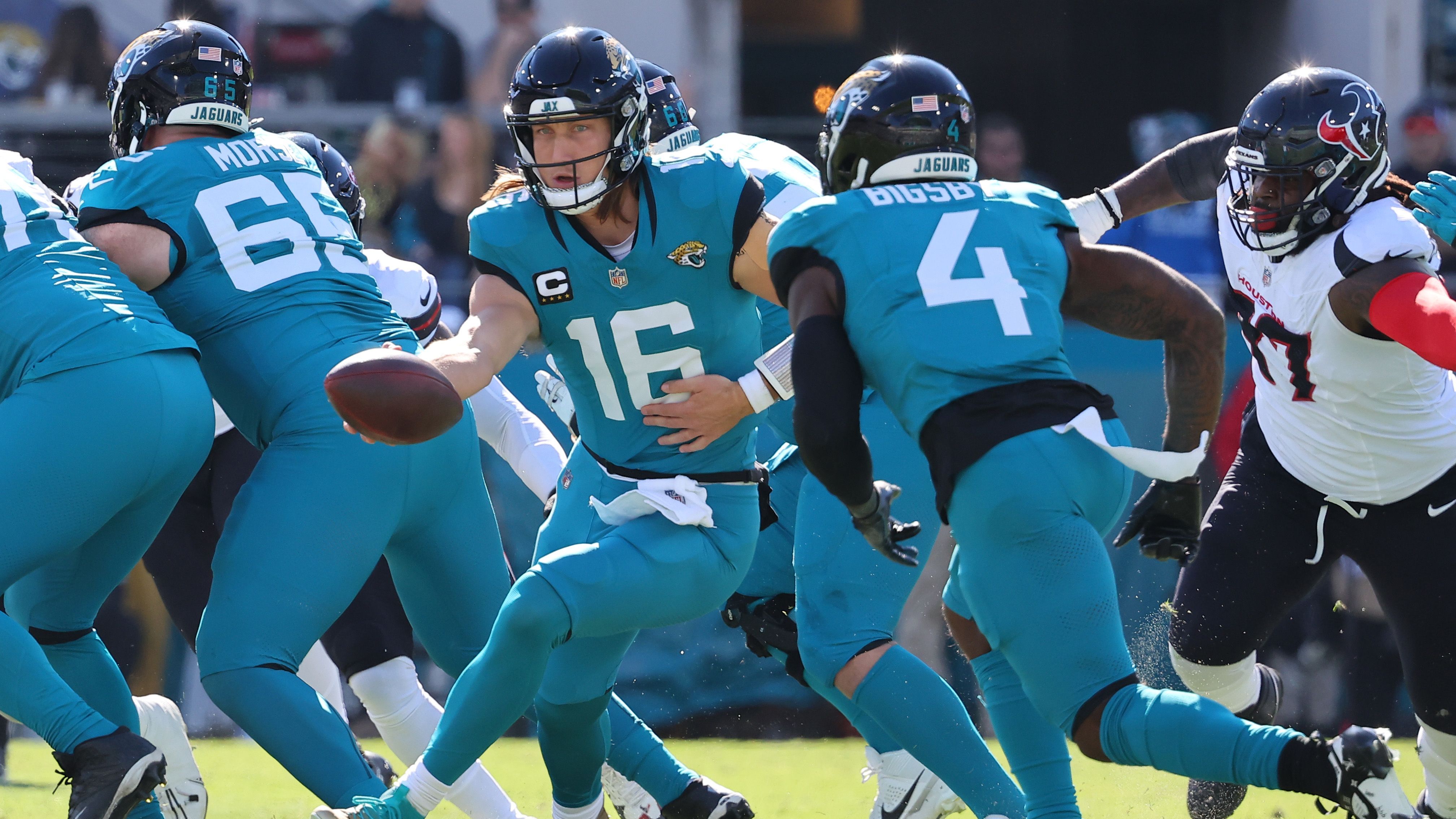<strong>NFL 2025: Der überbezahlteste Spieler jedes Teams</strong><br>Auch in dieser Offseason griffen die Teams in der&nbsp;<a target="_blank" href="https://www.ran.de/sports/american-football/nfl">NFL</a>&nbsp;wieder tief ins Portemonnaie. Nicht jeder Deal der letzten Jahre entpuppte sich als Glücksgriff. Stellt sich die Frage: Welcher Spieler verdient eindeutig zu viel?&nbsp;<strong><em>ran</em></strong> wirft einen Blick auf jede Franchise.
