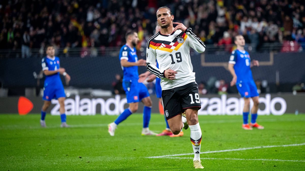 Leroy Sane (Deutschland, 19) jubelt ueber das Tor zum 3:0, GER, Deutschland vs Slowakei, Fussball, Herren, WM-Qualifikation Europa, 6. Spieltag, Spielzeit 2025 2026, 17.11.2025 GER, Deutschland vs ...