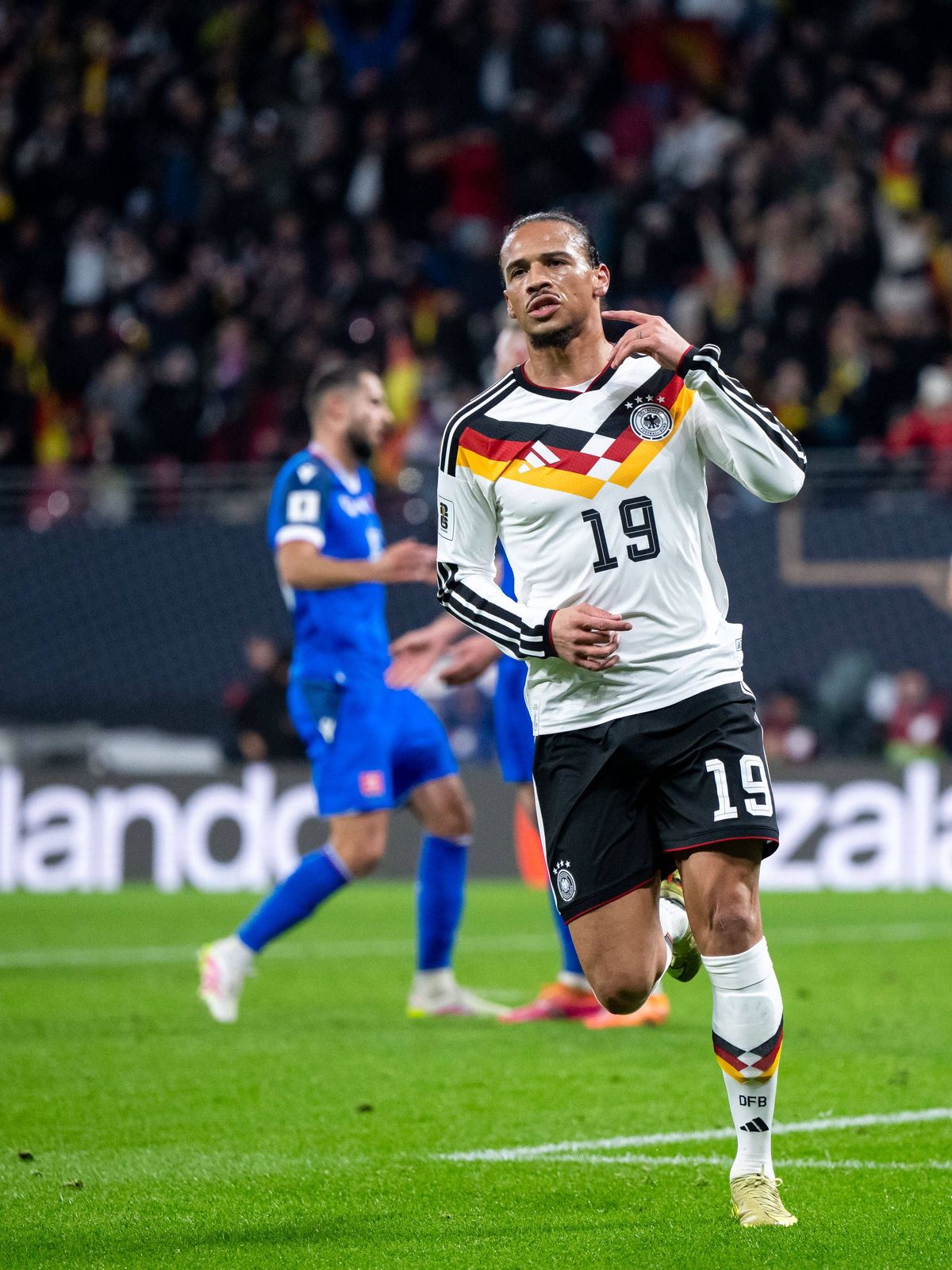 Leroy Sane (Deutschland, 19) jubelt ueber das Tor zum 3:0, GER, Deutschland vs Slowakei, Fussball, Herren, WM-Qualifikation Europa, 6. Spieltag, Spielzeit 2025 2026, 17.11.2025 GER, Deutschland vs ...