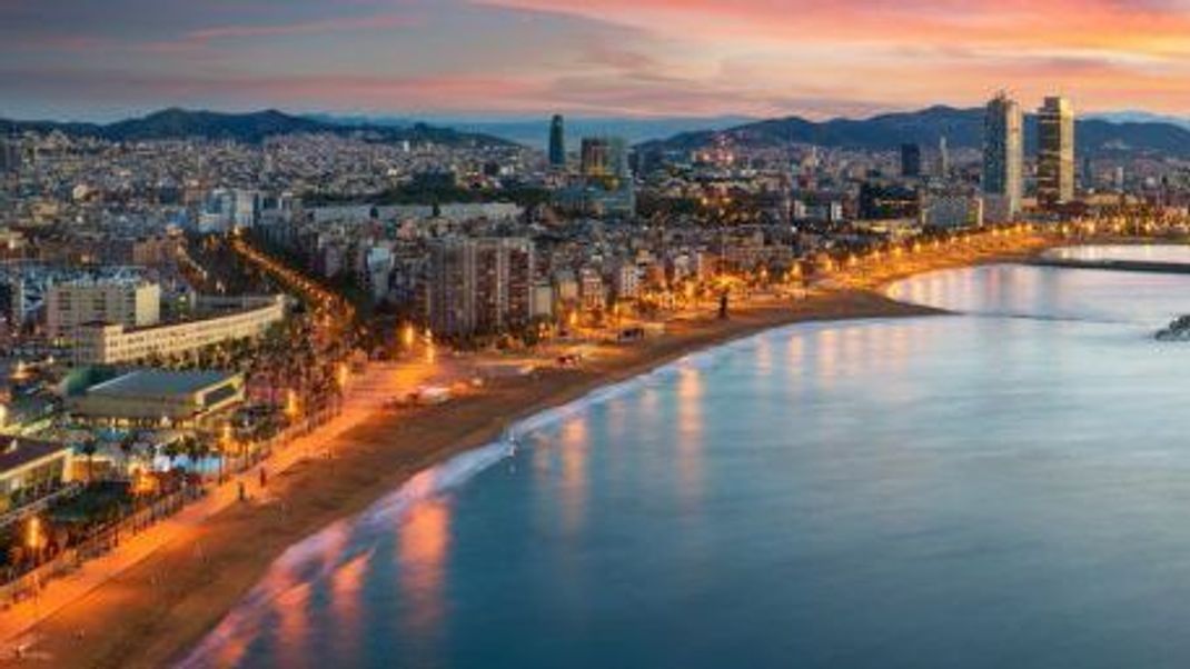 Der Stadt-Strand in Barcelona zählt zu den schönsten in Europa.