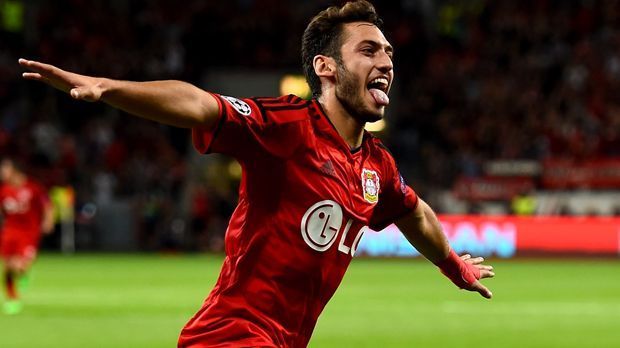 
                <strong>Mittelfeld: Hakan Calhanoglu (Bayer 04 Leverkusen)</strong><br>
                Mittelfeld: Hakan Calhanoglu (Bayer 04 Leverkusen). Der Freistoß-Experte von Bayer 04 kann sich auf internationaler Ebene behaupten. So steht der türkische Nationalspieler bei fünf Scorer-Punkten in sechs Spielen.
              