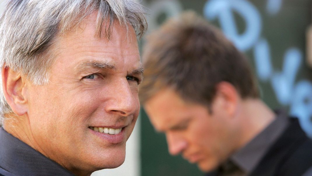 Rückkehrer: Eigentlich ist Mark Harmon als Special Agent Leroy Jethro Gibbs in Staffel 19 nach fast zwei Jahrzehnten aus der Serie NCIS ausgestiegen. Doch in Staffel 21 kehrt er für die Fans kurz zurück - irgendwie. Das gilt auch für Kollegin Coté de Pablo, bekannt als Agent Ziva David, die eine ganz besondere Art Auftritt hat. Das Foto stammt aus Staffel 7 von 2010.