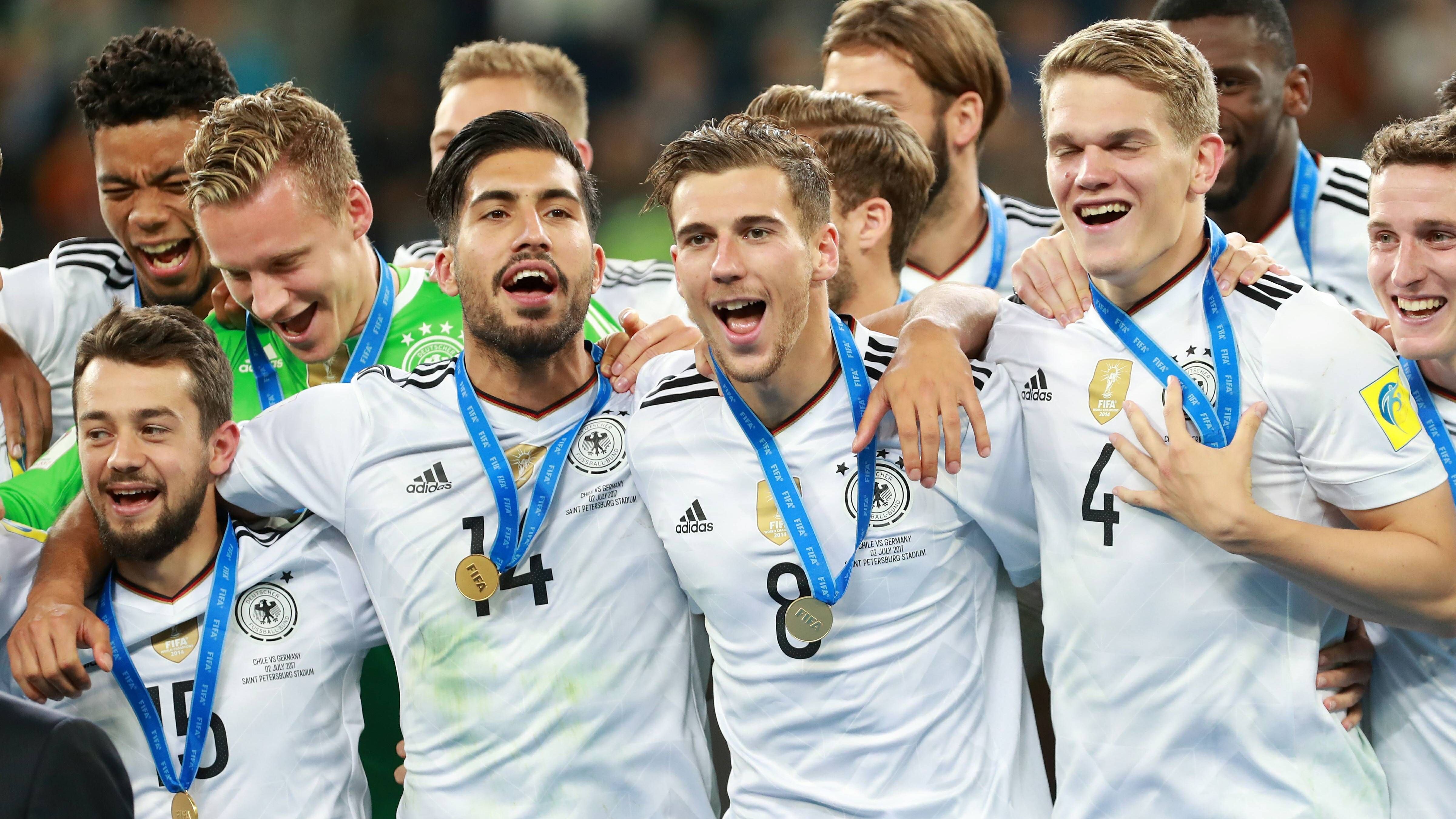 <strong>Mega-Serie bei WM-Quali und Sieg im Confed Cup</strong><br>2017 gewann eine deutsche B-Elf den Confed Cup, die U21 wurde Europameister. Die erste Garde überzeugte bei der Qualifikation für die WM 2018 mit einer weißen Weste. Zehn Spiele, zehn Siege, 43:4 Tore. Insgesamt blieb die Nationalmannschaft 22 Spiele in Serie ungeschlagen. Doch die Zahlen blendeten.