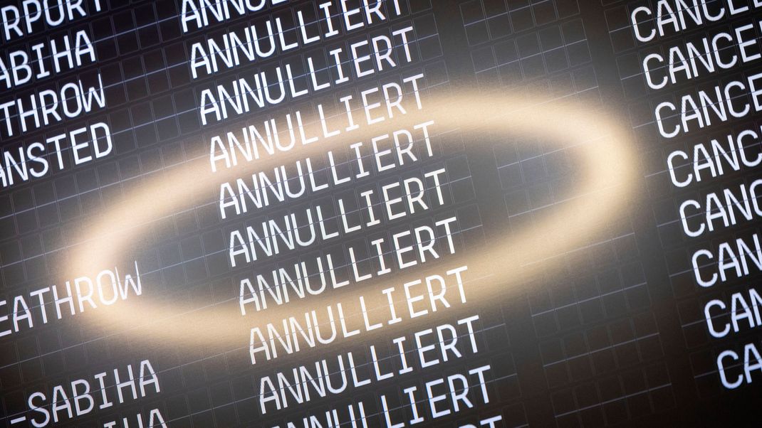 Durch einen Warnstreik des Sicherheitspersonals an Airports kommt es zu hunderten Flugausfällen.