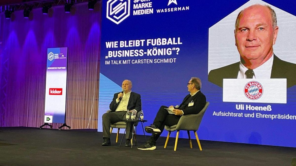 Uli Hoeneß (l.) bei &quot;Sport Marke Medien&quot;