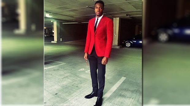 
                <strong>A. J. Green (Cincinnati Bengals)</strong><br>
                A. J. Green (Cincinnati Bengals). Eines fällt auf: Unter den Football-Stars scheinen grelle Farben und schrille Farbkombinationen im Trend zu liegen. A. J. Green kann mit seiner knallroten Anzugjacke schon ganz gut mithalten.
              