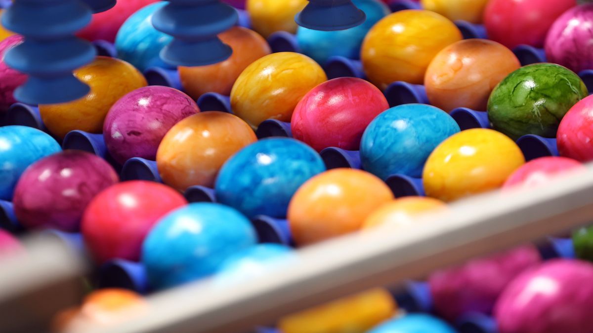 Öko-Test hat Eier überprüft und vergibt für ein Discounter-Produkt "mangelhaft".
