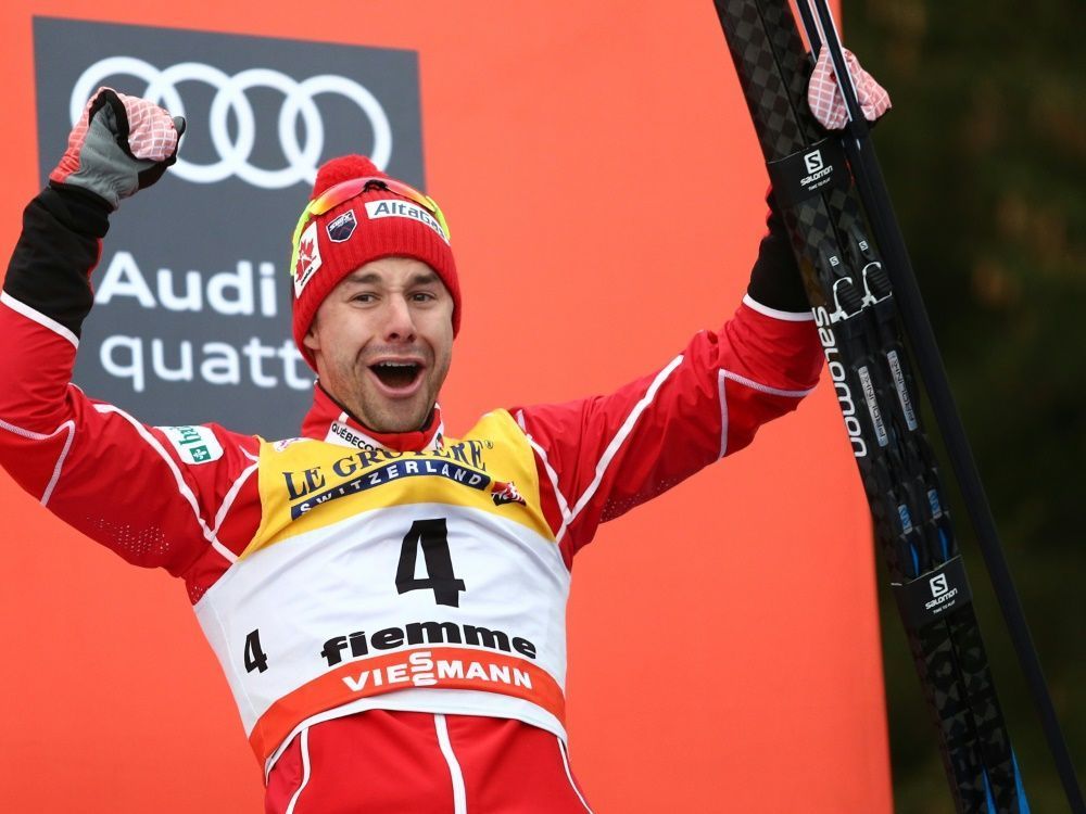 Cologna trägt Schweizer Fahne bei Eröffnungsfeier