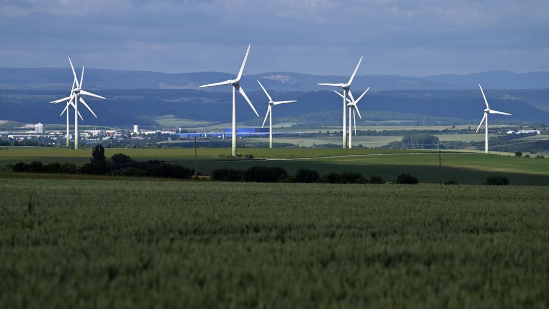 Der Anteil der erneuerbaren Energien an der Stromproduktion in Deutschland liegt im ersten Halbjahr bei 58 Prozent.