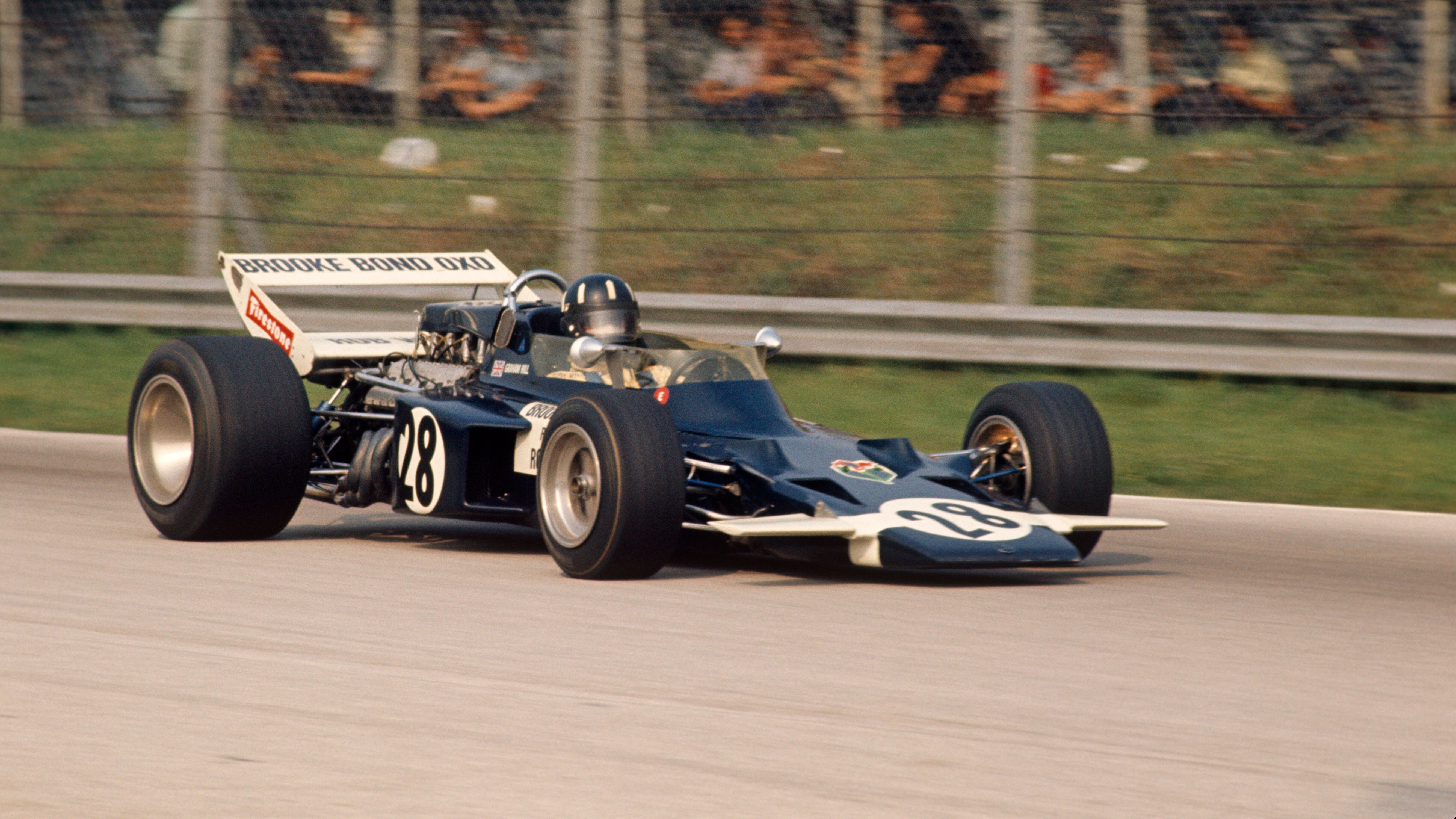 <strong>Graham Hill</strong><br>Er lieferte eine der Feel-Good-Stories der Historie. Seine Karriere begann er als Mechaniker bei Lotus, wurde später Stammfahrer. Dann verließ er das Team, wechselte 1960 zu BRM und wurde zwei Jahre später erstmals Weltmeister. Nach drei Vize-Titeln kehrte er 1967 zu seiner ersten Liebe zurück – mit Erfolg. Nur ein Jahr später wurde er mit Lotus Weltmeister. Ein Kreis schloss sich.