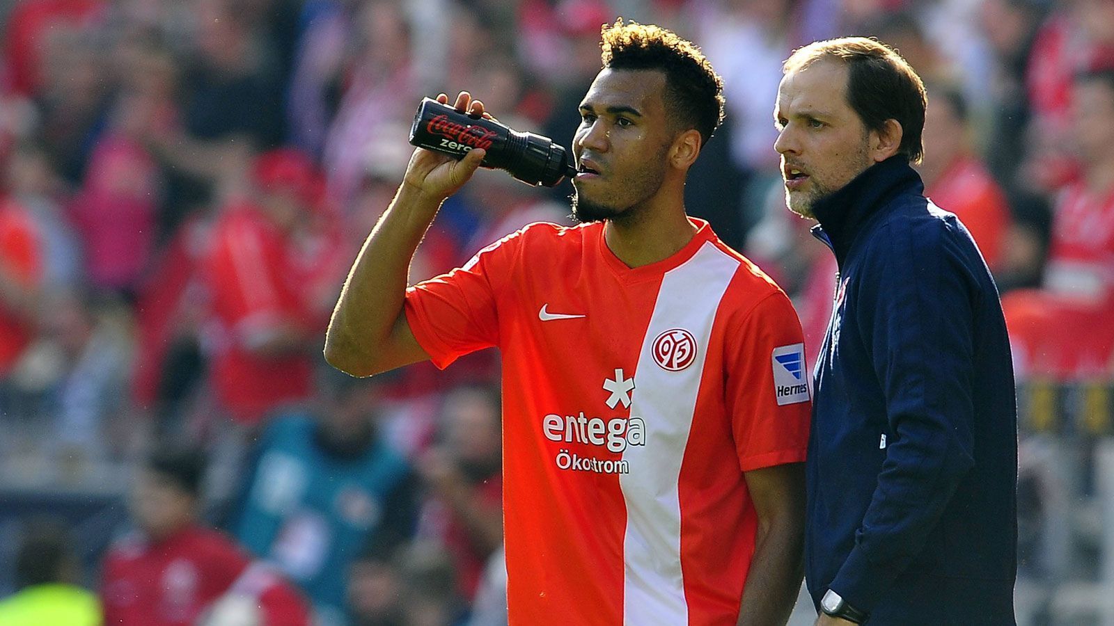 
                <strong>Durchbruch in Mainz</strong><br>
                Thomas Tuchel holt den Stürmer im Sommer 2011 nach Mainz, bei den 05ern wird Choupo-Moting mit zehn Toren auf Anhieb bester Torschütze. In seiner zweiten Saison werfen ihn zwei Meniskusverletzungen zurück, in der Bundesliga bleibt er in acht Spielen ohne Torerfolg. In der Saison 2013/14 meldet sich der Nationalspieler Kameruns dann eindrucksvoll zurück: In der Bundesliga gelingen ihm in 32 Spielen zehn Tore und plötzlich ist der Stürmer ein begehrter Mann auf dem Transfermarkt.
              