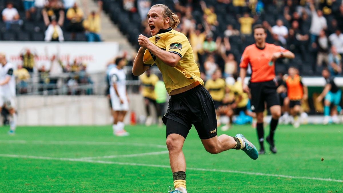 3.Liga: Alemannia Aachen- SV Waldhof Mannheim 07; 20.09.2025 Lars Gindorf (Alemannia Aachen, 23) jubelt nach dem 3:2 3.Liga: Alemannia Aachen- SV Waldhof Mannheim 07, Tivoli, Aachen; 20.09.2025 DFB...