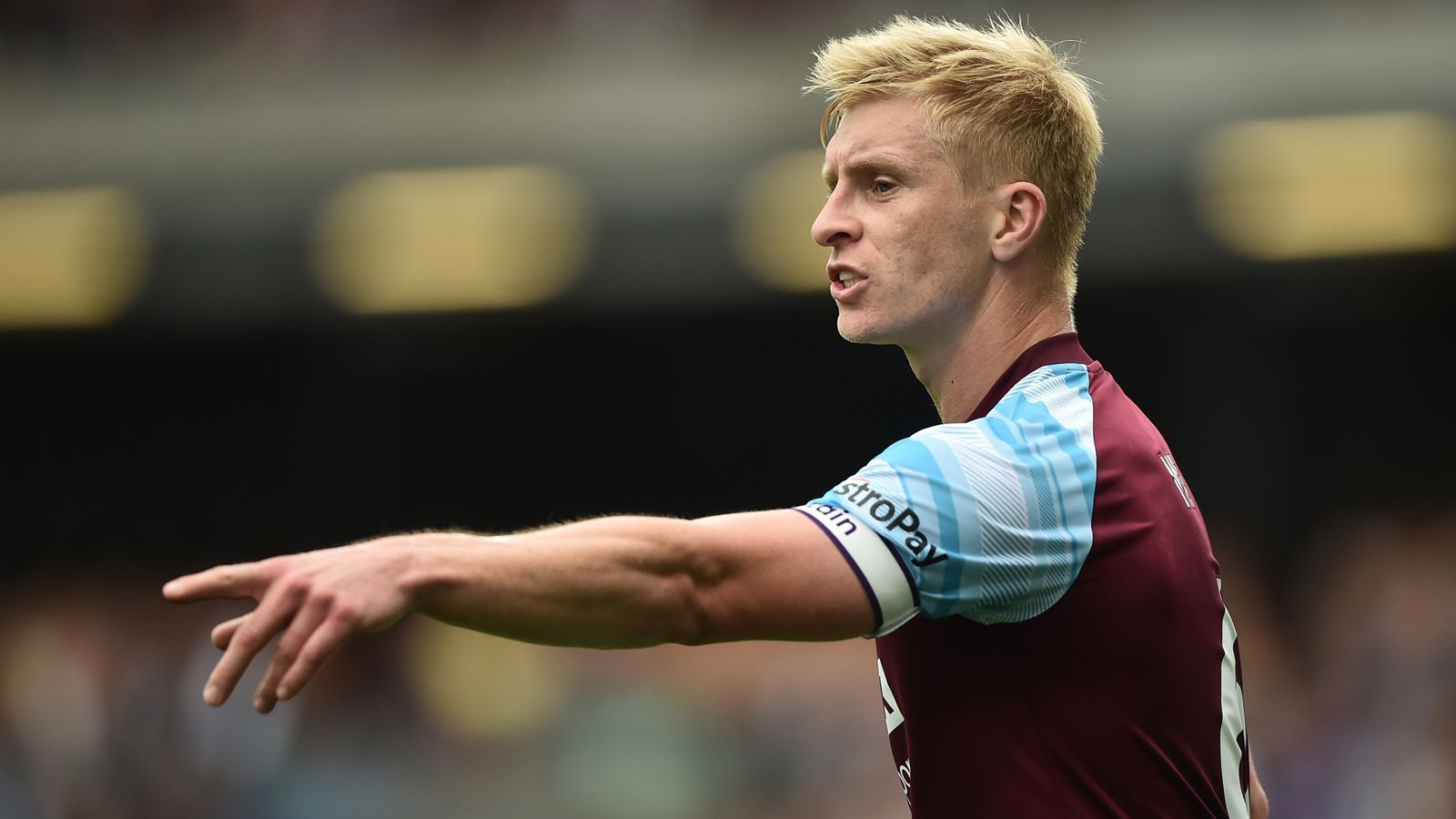 
                <strong>FC Burnley</strong><br>
                Premier-League-Rekordspieler des Klubs: Ben Mee - Premier-League-Einsätze: 198
              