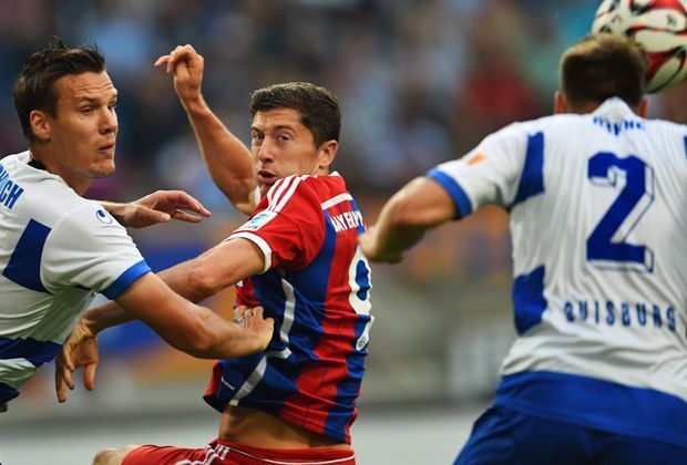 
                <strong>MSV Duisburg vs. FC Bayern: Robert Lewandowskis Debüt</strong><br>
                Aus sportlicher Sicht steht vor allem Robert Lewandowski im Mittelpunkt. Der 25-Jährige gibt gegen den Drittligisten sein Debüt im Dress der Bayern.
              