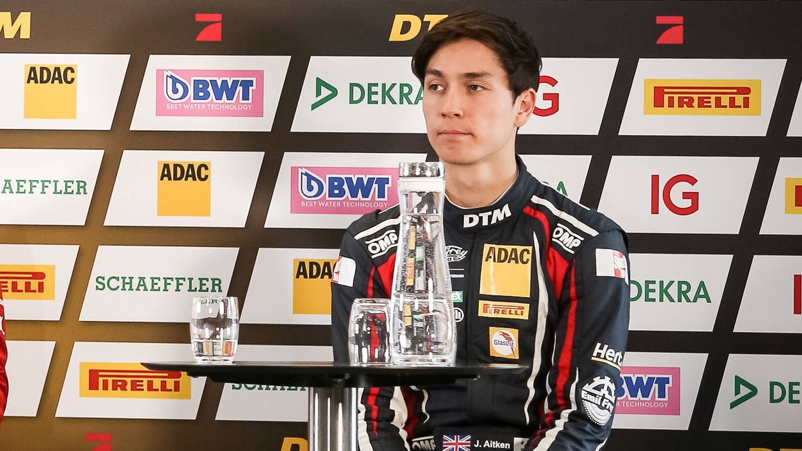 
                <strong>Neue Gesichter</strong><br>
                Was die DTM ebenfalls ausmacht, sind neue Gesichter, die dem Wettbewerb eine besondere Würze verleihen werden. Rookies wie Laurin Heinrich (Team Bernhard), Tim Heinemann (Toksport WRT), Jack Aitken (Emil Frey Racing/im Bild) oder Mick Wishofer (Grasser) wollen direkt im ersten Jahr Akzente setzen.
              