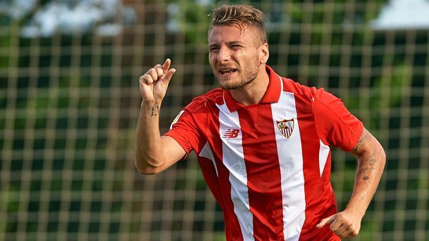 
                <strong>Ciro Immobile (FC Sevilla)</strong><br>
                Ciro Immobile: Da wird sich Borussia Dortmund freuen. Sie werden ihren Flop 2016 wohl endgültigt los. Der Italiener Immobile wird nach der einjährigen Leihe zum FC Sevilla vom Klub aus Andalusien gekauft werden. Angeblicher Kostenpunkt: offenbar elf Millionen Euro.
              