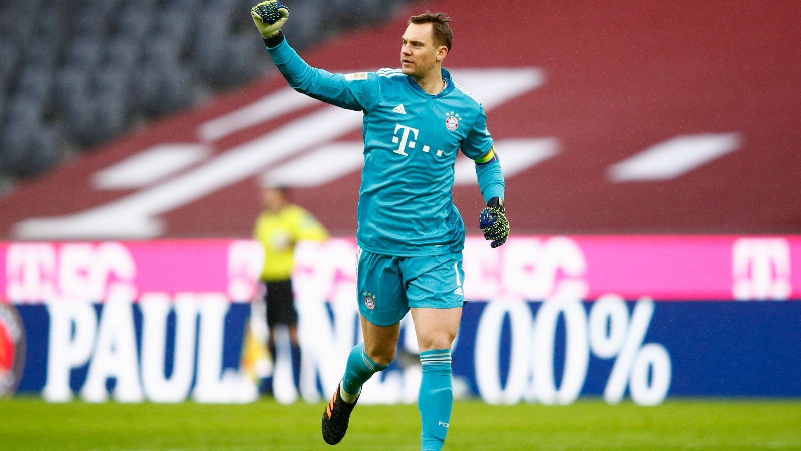 
                <strong>Manuel Neuer</strong><br>
                Bewahrt die Bayern bereits in der 8. Minute vor einem Rückstand, als er gegen den völlig freistehenden Bebou auf der Linie im Stile eines Eishockey-Goalies pariert. Beim Gegentor durch Kramaric kurz vor der Pause chancenlos. In der 88. Minute noch einmal mit einer Weltklasse-Parade gegen Nordtveit. ran-Note: 2
              