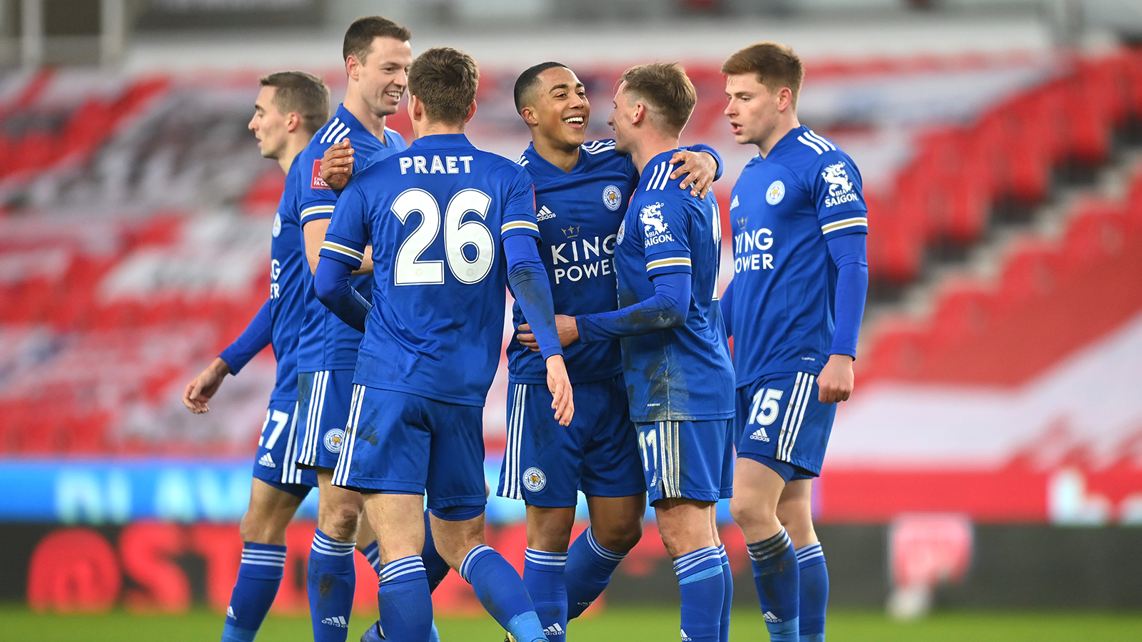 
                <strong>Leicester City (Platz 3 in der Premier League)</strong><br>
                Leicester City wäre aktuell auch ohne den Ausschluss der sechs Premier-League-Teams für die Champions League qualifiziert. Mit dem dritten Tabellenplatz würden die "Foxes" kommende Saison in der Königsklasse spielen.
              