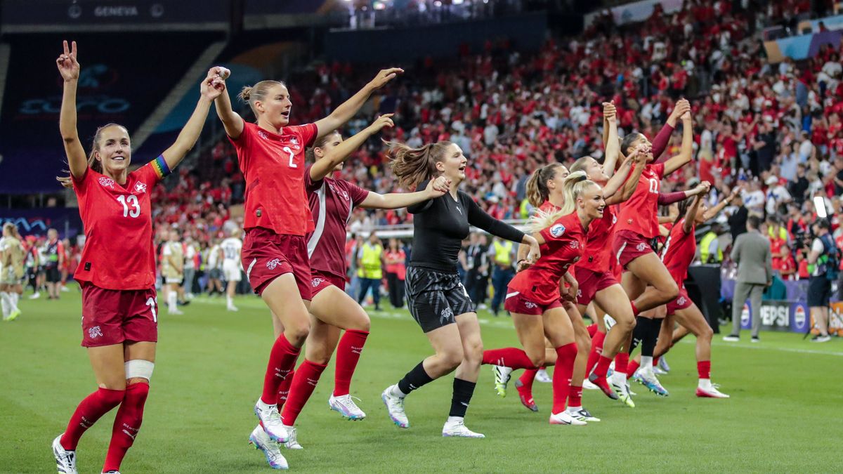 2025-07-10 Finland v Switzerland - UEFA Women s EURO 2025 Group A GENEVA, SWITZERLAND - JULY 10: Lia Walti of Switzerland, Julia Stierli of Switzerland, Alisha Lehmann of Switzerland, Nadine Riesen...