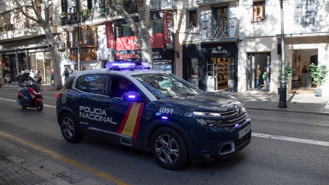 Ein Elternpaar in Spanien hat ihre Tochter an einen Mann verkauft.