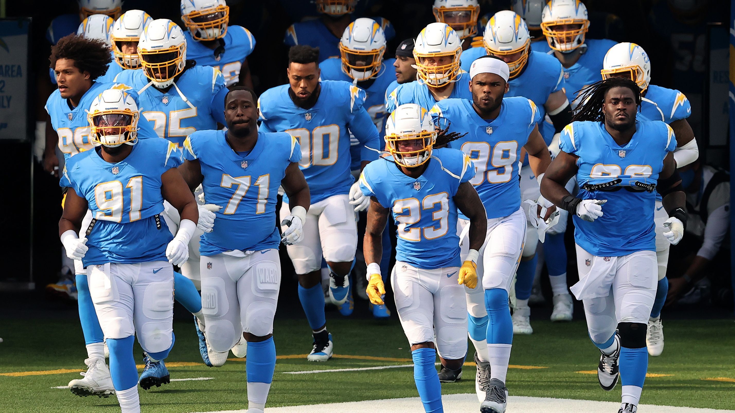 
                <strong>Los Angeles Chargers</strong><br>
                Bei den Los Angeles Chargers betonte man, dass die Spieler auch abseits der Teameinrichtungen sich zielgerichtet auf die Saison vorbereiten können: "NFL-Spieler sind Profis, die das ganze Jahr über daran arbeiten, ihr Handwerk zu perfektionieren, unabhängig davon, wo sie sich gerade aufhalten."
              