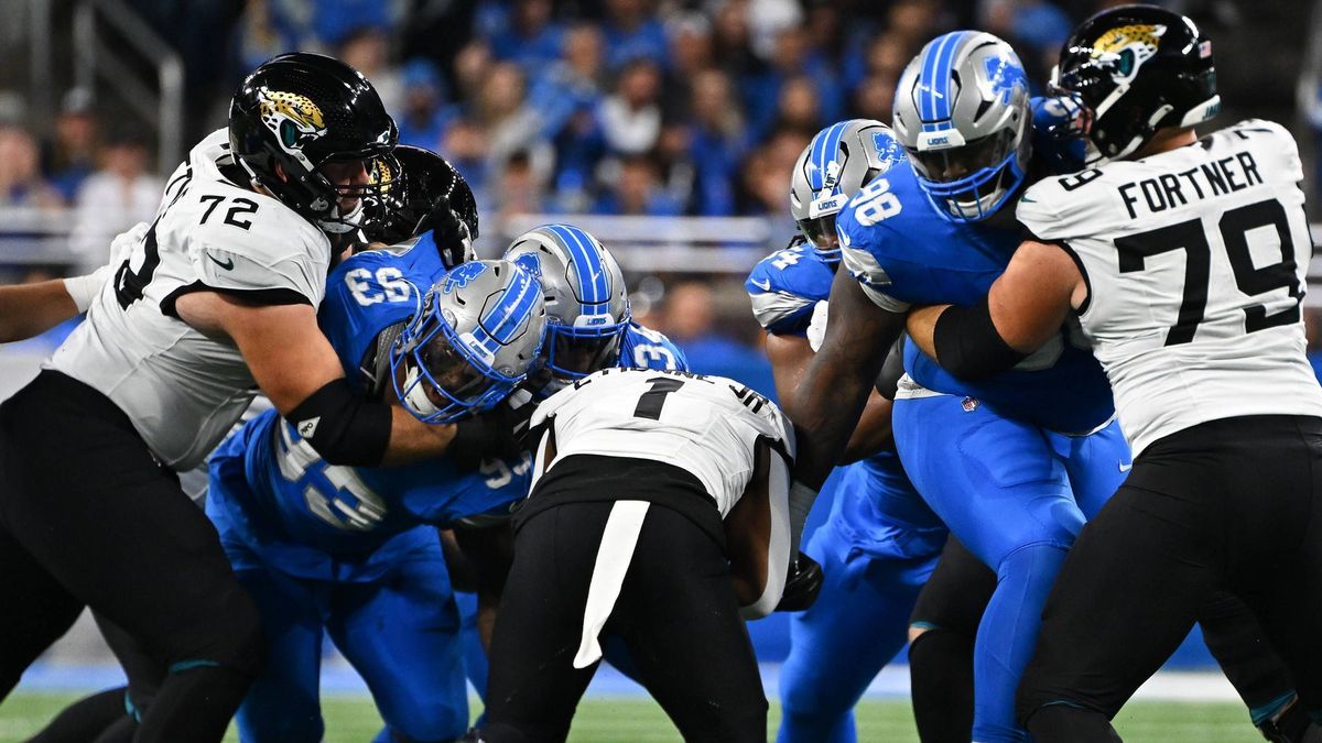 DETROIT, MI - NOVEMBER 17: Jacksonville Jaguars running back Travis Etienne Jr. (1) runs into the line for no gain during the Detroit Lions versus the Jacksonville Jaguars game on Sunday November 1...