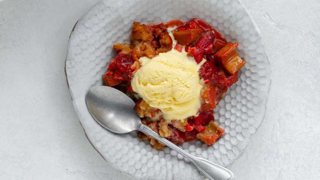 Soll's knuspern? Für den Extra-Crunch kannst du dein Parfait mit Haferstreuseln garnieren.