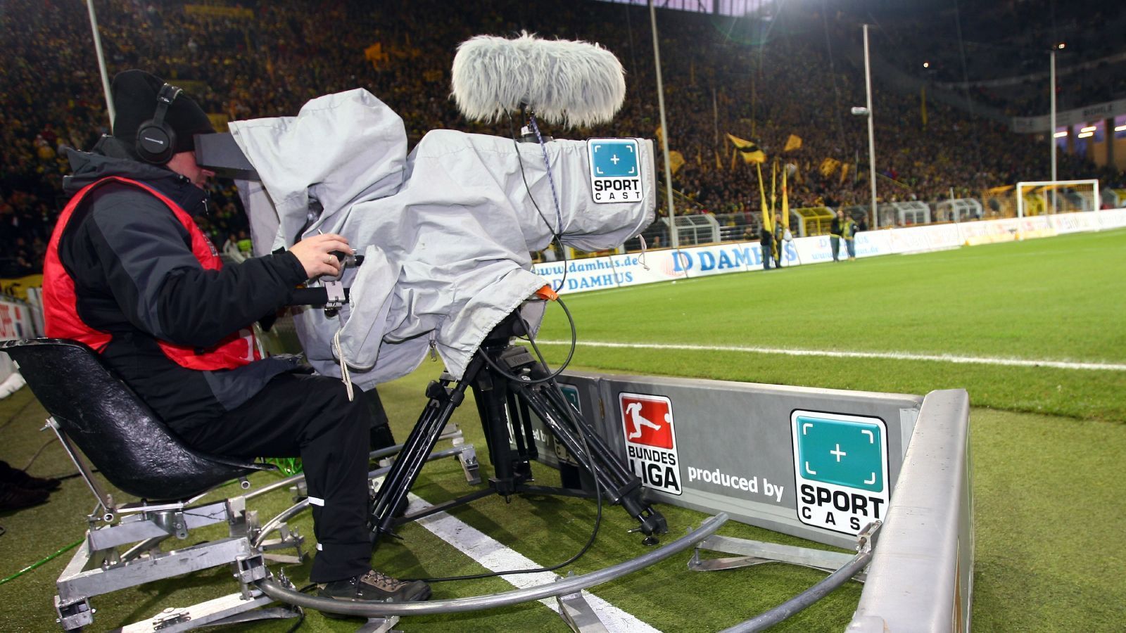 Fußball live im TV Wer überträgt Bundesliga und Champions League?