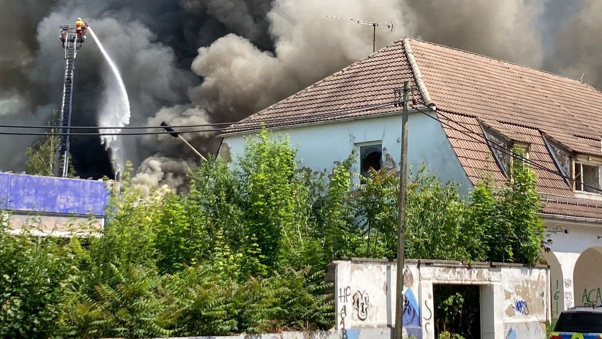 Feuer aud dem alten Schlachthofgelände in Erfurt