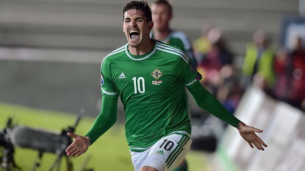 
                <strong>Nordirlands Top-Spieler: Kyle Lafferty</strong><br>
                Nordirlands Top-Spieler: Kyle Lafferty. Kein Spieler der nordirischen Nationalmannschaft ist in Europa wirklich bekannt. Top-Torjäger Kyle Lafferty beispielsweise steht bei Norwich City unter Vertrag - dort muss er sich jedoch mit der Jokerrolle begnügen. Für sein Nationalteam trifft er beachtliche sieben Mal in acht Spielen.
              