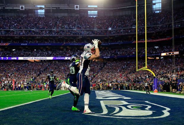 
                <strong>Touchdown Rob Gronkowski</strong><br>
                Die Patriots lassen sich nicht lange bitten und schlagen zurück. Rob Gronkowski fängt den ball unter Bedrägnis in der Endzone zur 14:7 Patriots-Führung.
              