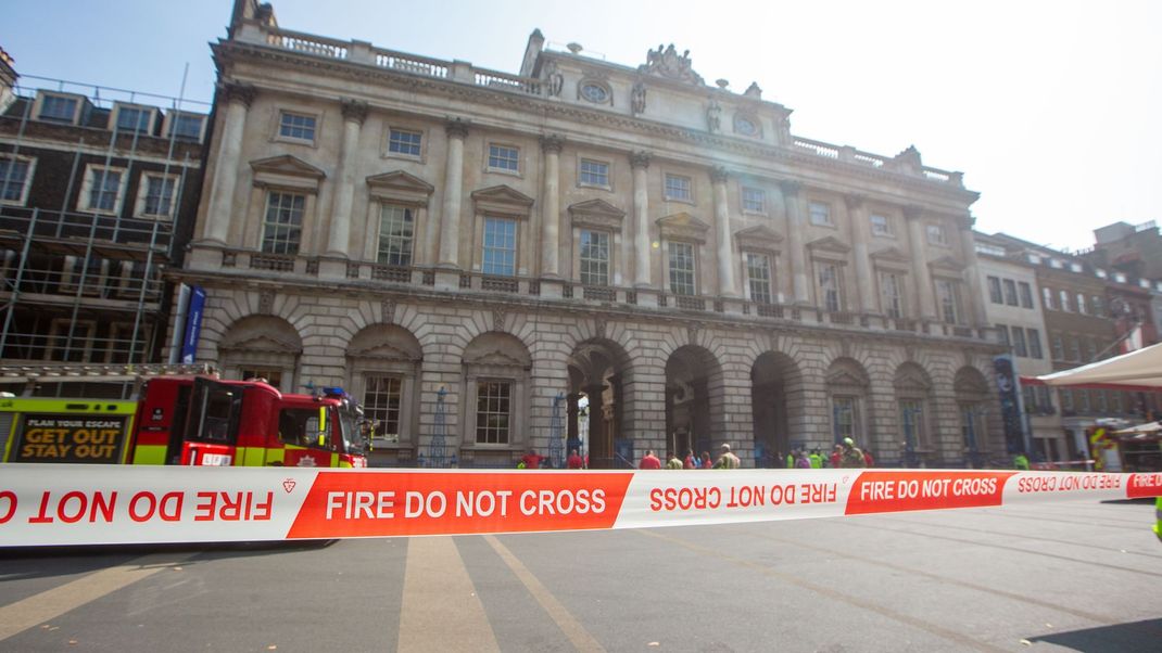 Die Feuerwehr hat beim Brand im Somerset House Entwarnung gegeben.