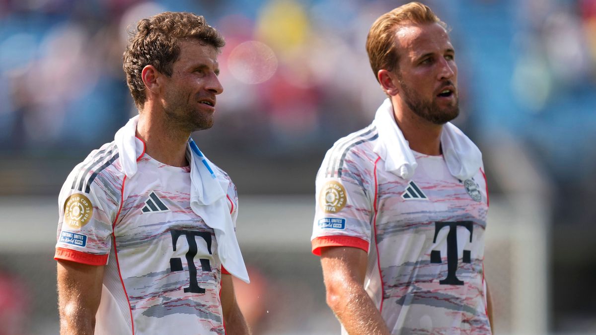 SL Benfica v FC Bayern München: Group C - FIFA Club World Cup 2025 Thomas Muller second striker of Bayern Munich and Germany and Harry Kane centre-forward of Bayern Munich and England after the FIF...