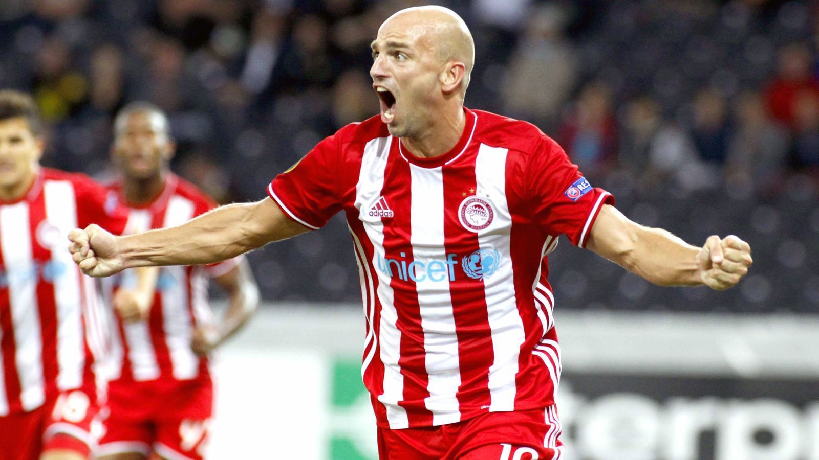 
                <strong>Esteban Cambiasso</strong><br>
                Sogar schon 34 Jahre war der frühere Real- und Inter-Star Esteban Cambiasso alt, als er sich 2015 Olympiakos Piräus anschloss - seinem letzten Verein. Mit den Griechen holte der Champions-League-Sieger von 2010 zwei Mal in Folge den nationalen Meistertitel. Nach dem Karriereende im Jahr 2017 versuchte sich Cambiasso als Co-Trainer der kolumbianischen Nationalmannschaft unter Jose Pekerman.
              