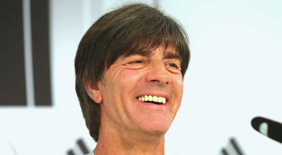 
                <strong>Trainer mit Rekord-Erfahrung</strong><br>
                Trainer mit Rekord-Erfahrung: Im Juli feiert Joachim Löw sein zehnjähriges Jubiläum als DFB-Coach und sichert sich vorher noch einen alleinigen Europameisterschafts-Rekord. Deutschlands erstes Gruppenspiel gegen die Ukraine ist die zwölfte EM-Partie, bei der Löw an der Seitenlinie steht. Zuvor teilt sich der Weltmeister-Trainer Platz eins noch mit Landsmann Berti Vogts. Auf Rang drei liegt Luiz Felipe Scolari mit zehn EM-Spielen als Trainer von Portugal. 
              