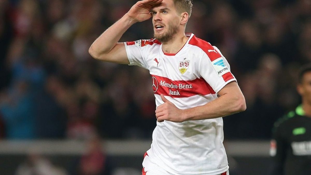 Terodde erzielt den Führungstreffer für den VfB