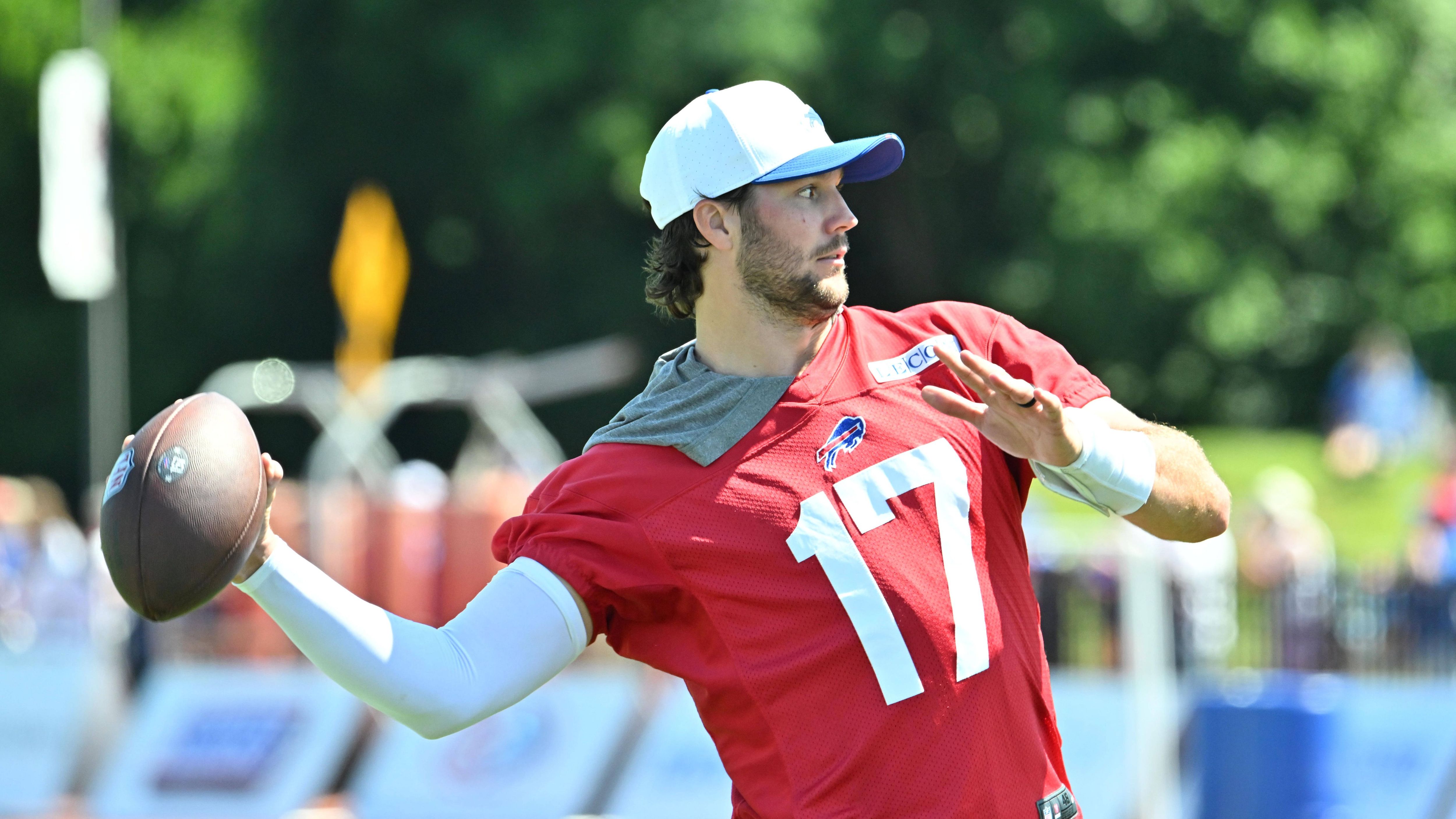<strong>1. Platz:</strong> Josh Allen (Buffalo Bills)<br><strong>Overall-Bewertung:</strong> 99
