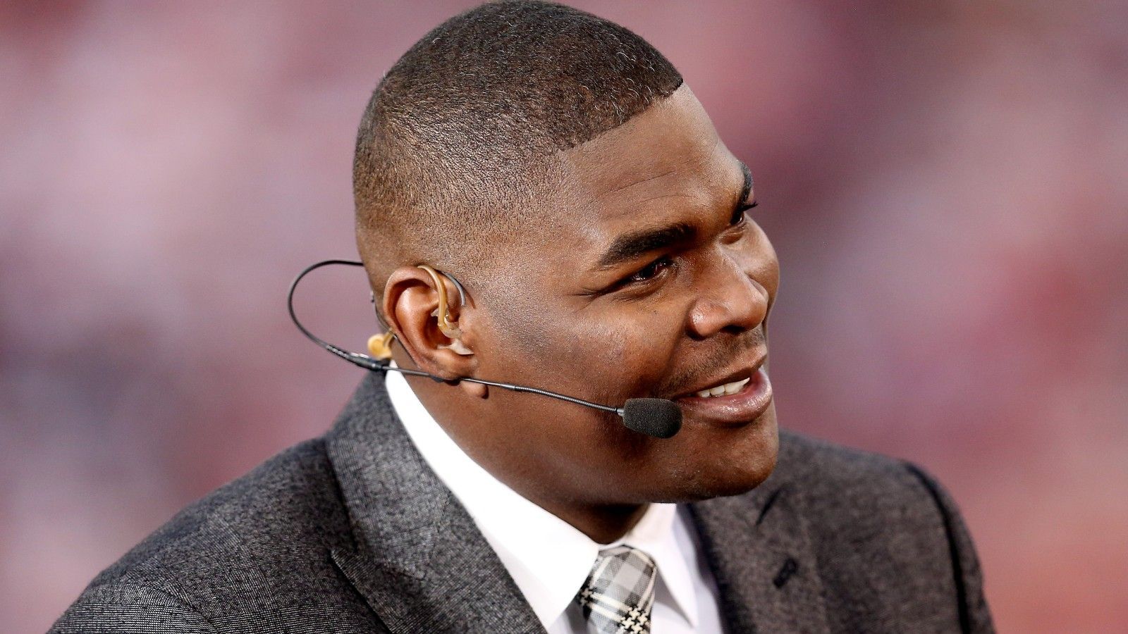 
                <strong>Keyshawn Johnson (gewann unter Gruden 2002 mit den Buccaneers den Super Bowl)</strong><br>
                Bei "ESPN": "Dieser Kerl ist schon immer ein Betrüger. Ihr scheint alle nicht zu verstehen, dass er euch etwas verkauft und ihr es kauft. Das macht er schon seit Jahren. Hinter dem Rücken der Leute zu reden, war eine seiner Eigenschaften in Tampa."
              