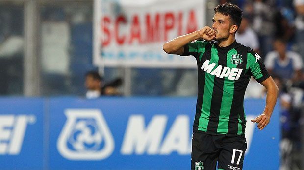 
                <strong>Nicola-Sansone-(US-Sassuolo-Calcio)</strong><br>
                Nicola Sansone (US Sassuolo Calcio): Ein Name, der in Deutschland bisher kaum gefallen ist. Dabei ist Sansone gebürtiger Münchner und durchlief die Bayern-Nachwuchsmannschaften. Den Linksaußen zeichnet seine Schnelligkeit und Torgefährlichkeit aus. Bisher hat der 23-Jährige ein Freundschaftsspiel für Italien absolviert.
              