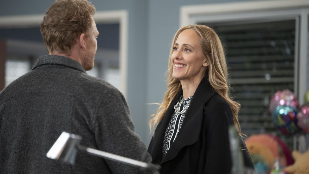 Dr. Owen Hunt (Kevin McKidd, r.) und Dr. Teddy Altman (Kim Raver, r.) sind auch in Staffel 20 wieder mit dabei.