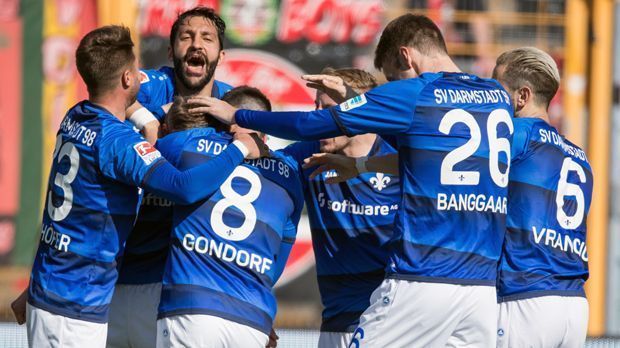 
                <strong>Historischer Abstieg? Darmstadt könnte bestes Schlusslicht werden</strong><br>
                Der SV Darmstadt könnte mit drei weiteren Siegen zum besten Schlusslicht seit Einführung der Drei-Punkte-Regelung avancieren. Dann hätten die "Lilien" 33 Punkte auf dem Konto. Aktuell ist noch Arminia Bielefeld mit 32 Punkten das beste Schlusslicht seit Einführung der Drei-Punkte-Regelung (Saison 1997/98).
              