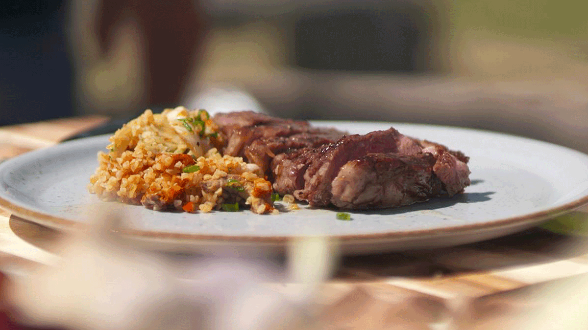 Entrecôte mit Bulgur-Gemüse-Pfanne