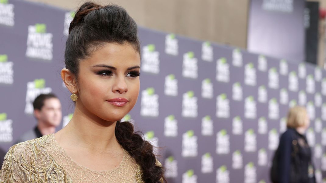 Was für ein Hingucker! Selena Gomez mit einem ausgefallenen Flechtzopf auf den MTV Movie Awards 2013.