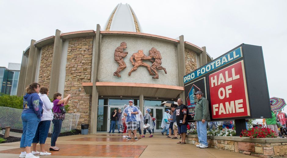 
                <strong>Pro Football Hall of Fame</strong><br>
                In der Pro Football Hall of Fame in Canton, Ohio sind die größten Legenden des American Football vereint. INach dem Preseason-Auftakt 2017 beim Hall of Fame Game zwischen den Arizona Cardinals und den Dallas Cowboys wird auch die "Class of 2017" am Samstag in die Hall of Fame aufgenommen. ran.de zeigt die sieben Auserwählten.
              