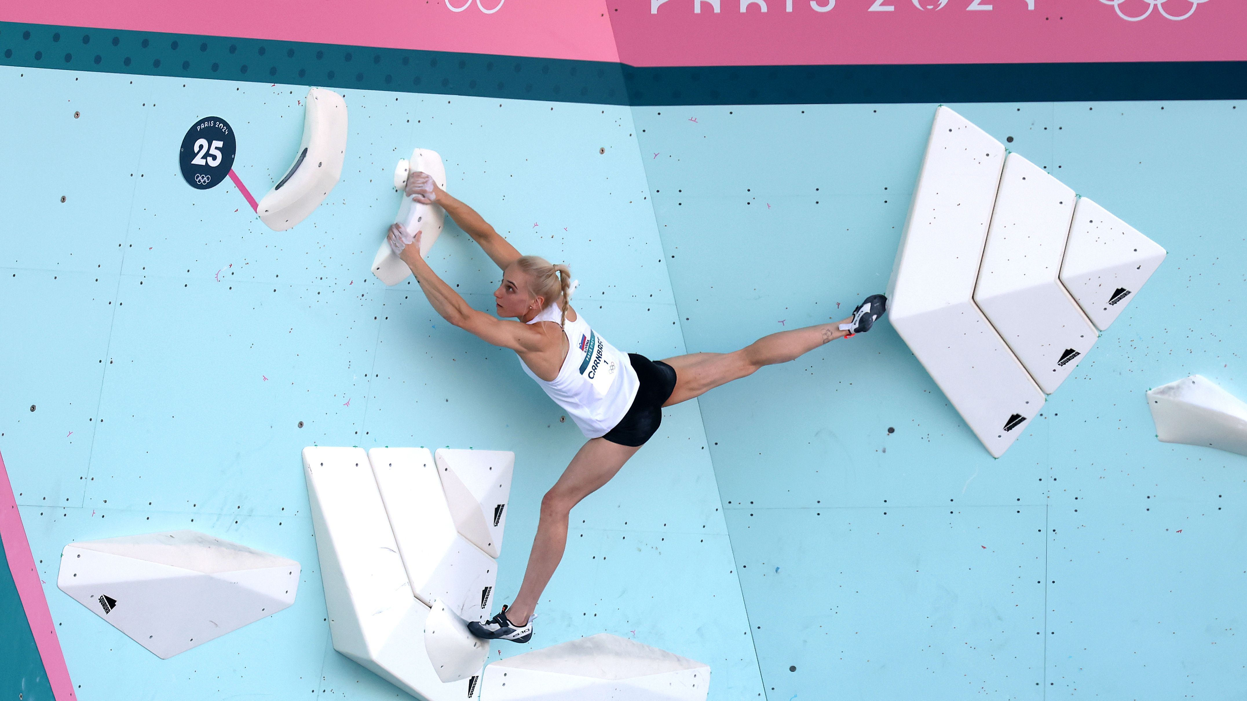 <strong>Olympia 2024: Die besten Bilder des elften Tages</strong><br>Janja Garnbret zeigt beim Boulder & Lead Halbfinale ihre Beweglichkeit.