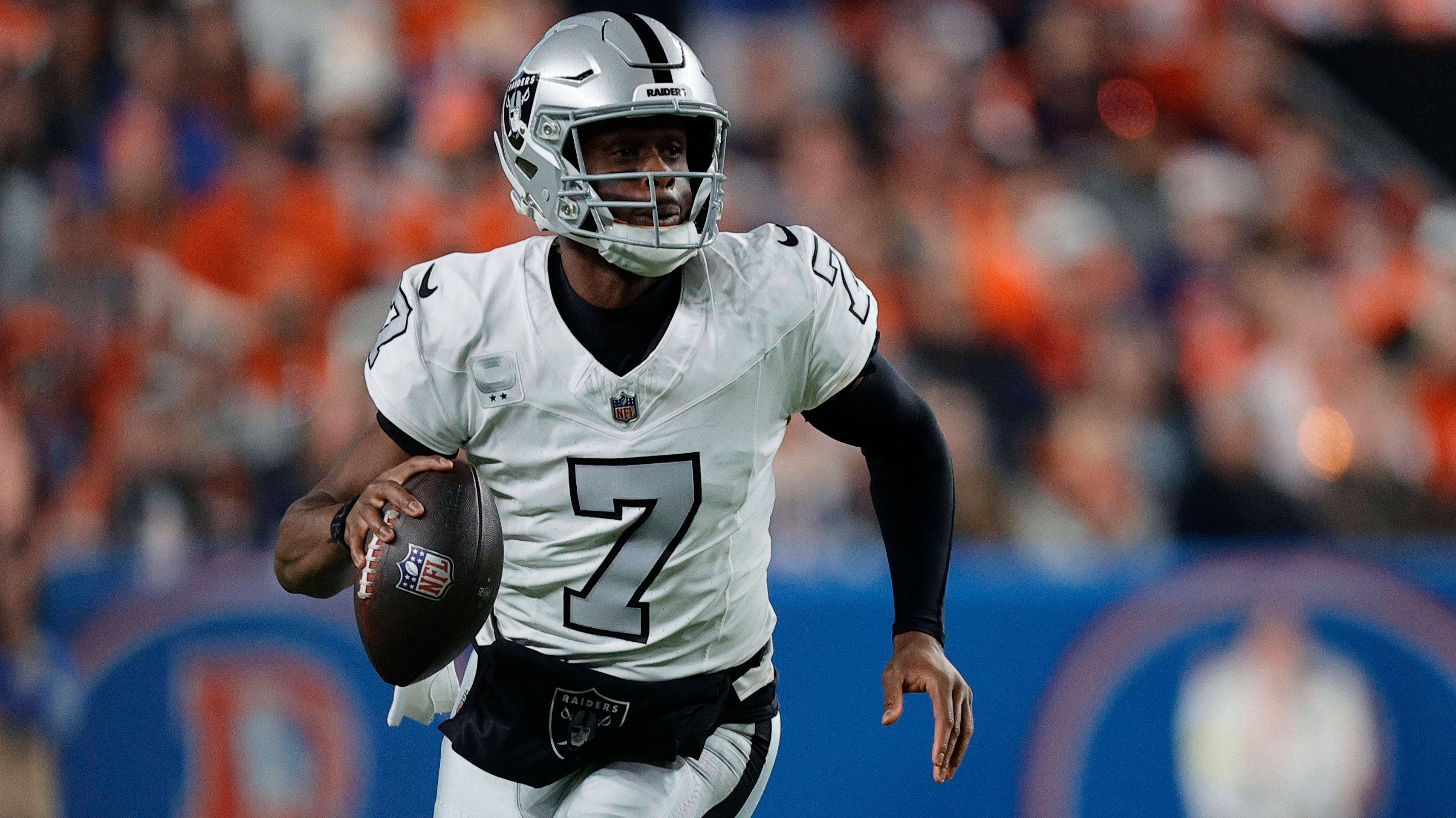 <strong>Platz 28: Geno Smith (Las Vegas Raiders)</strong><br>Es geht weiter wenig bei Geno Smith im Raiders-Trikot. Auch gegen die Denver Broncos blieb er ohne Score - bereits zum dritten Mal in den vergangenen fünf Spielen. Der Routinier wirkt in "Sin City" weiterhin wie der deutlich schlechtere Zwillingsbruder des einstigen Seahawks-Quarterbacks.